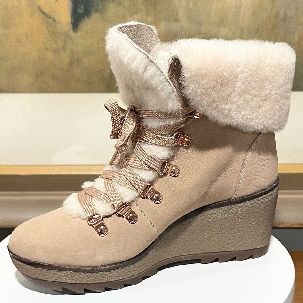🌸J. CREW🌸 Nordic Fur Lined Wedge Bootie Size: 8M - Picture 3 of 10